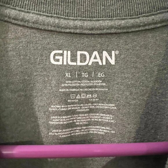 Size XL - Gildan - Light Gray/Green Animal Print Shamrock St Patty's Day T-Shirt - Picture 2 of 6